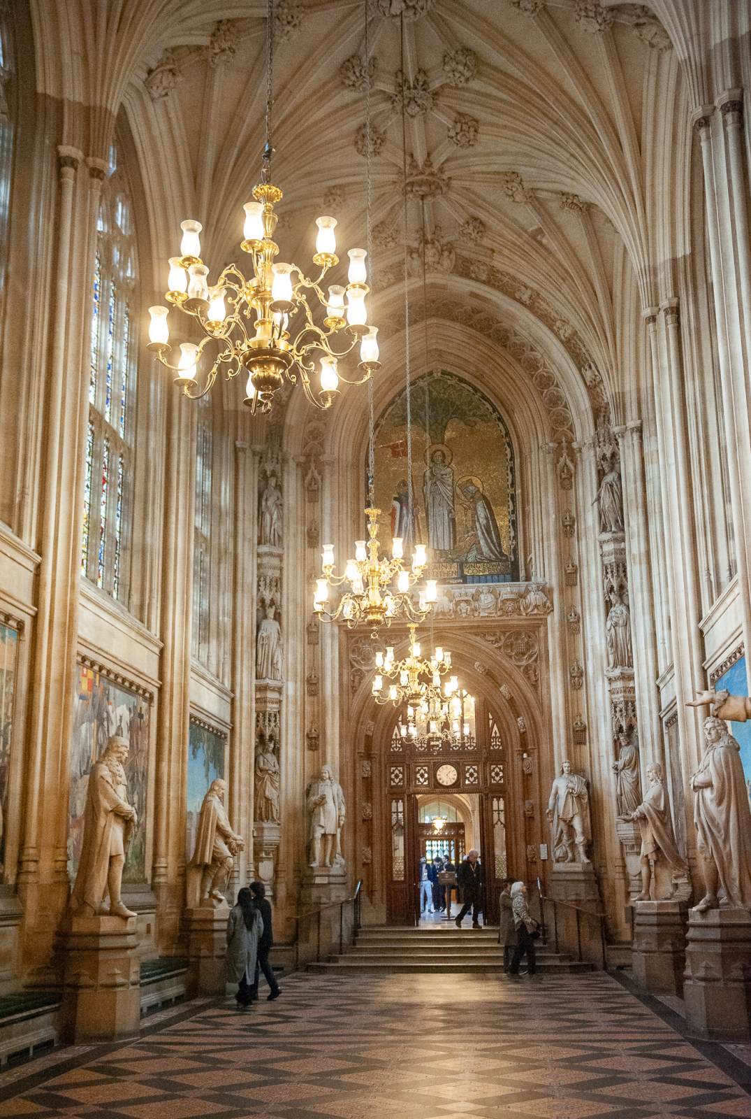 St Stephen's Hall, where statues of famous parliamentarians face each other St Stephen's Hall, where statues of famous parliamentarians face each other
